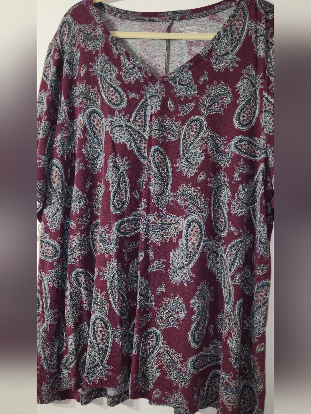 🩶Lane Bryant Maroon and Heathered Gray Knit Top